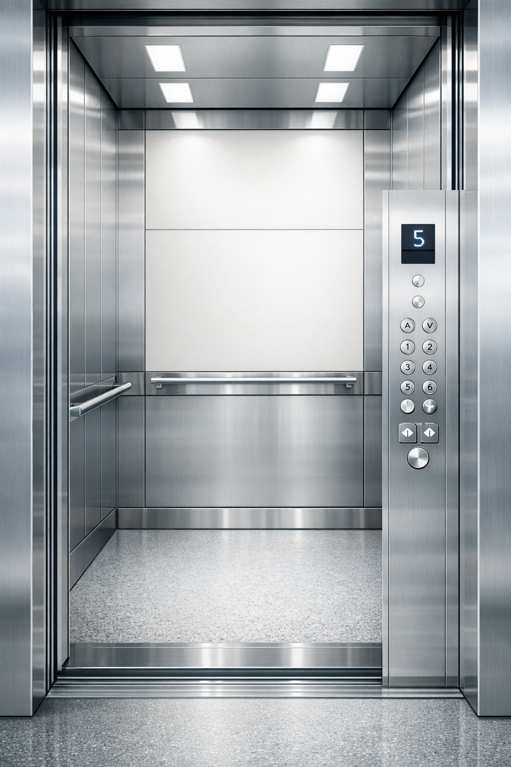 Helle Aufzugskabine mit metallischen Oberflächen und präziser Linienführung.